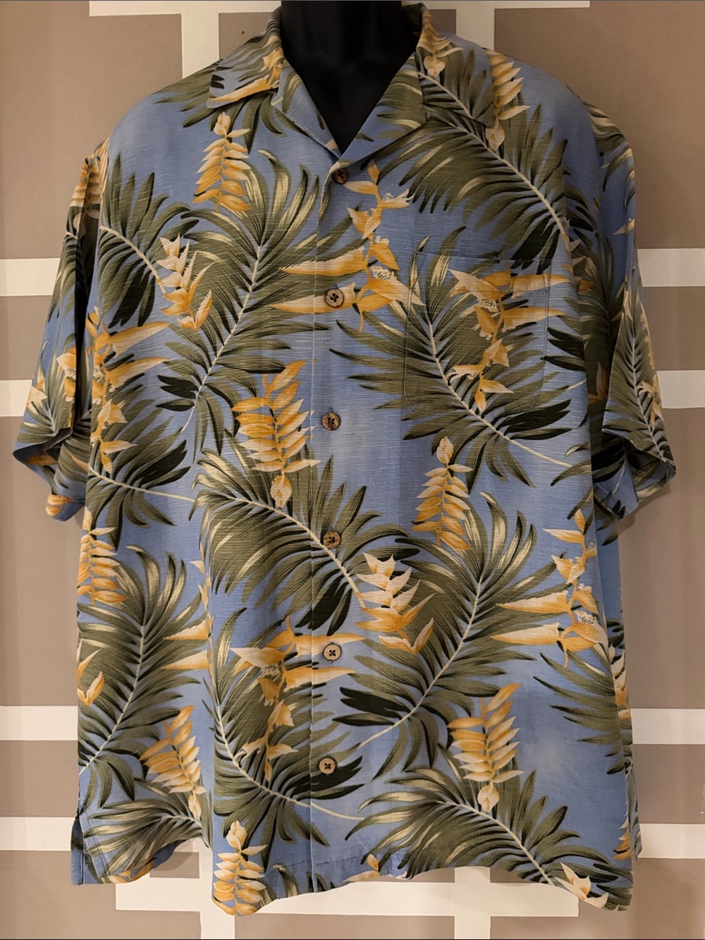 100% SILK Caribbean Blue Tropical Aloha/Hawaiian Shirt, LIKE NEW Sz XL